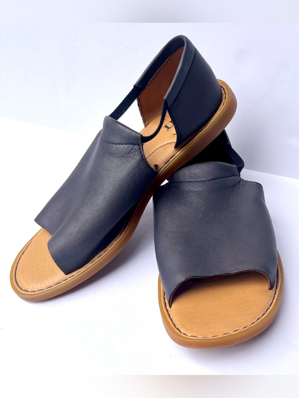 Unworn Born Leather Sandals Flats Cove Modern Navy Marine Slip On Comfort 8